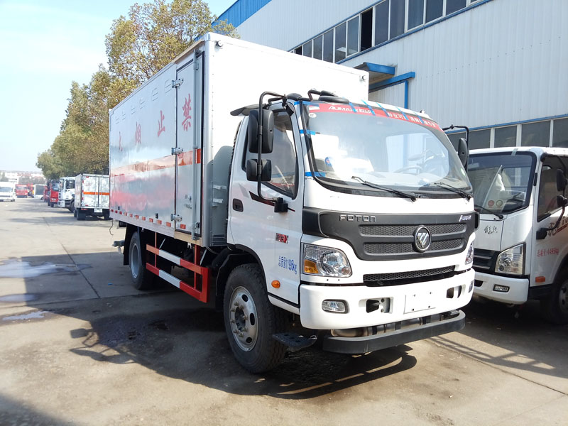 福田5.1米(6.9噸)腐蝕品廂式車(chē)