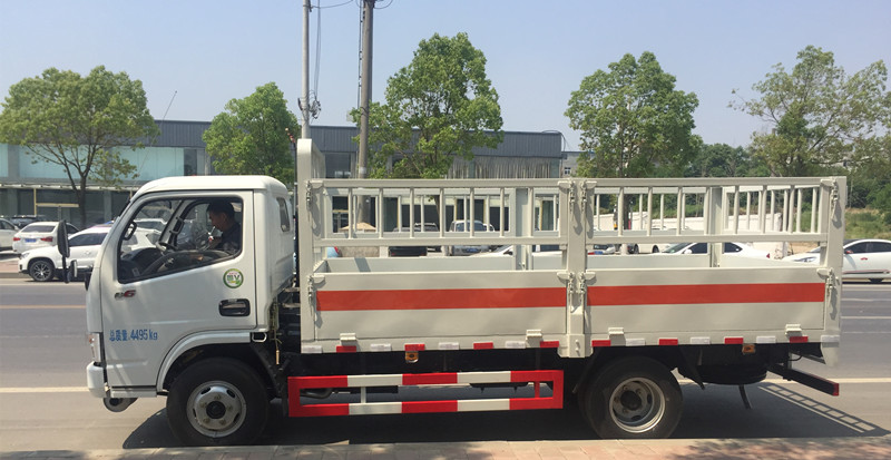 東風(fēng)多利卡4.1米(藍(lán)牌)氣瓶車