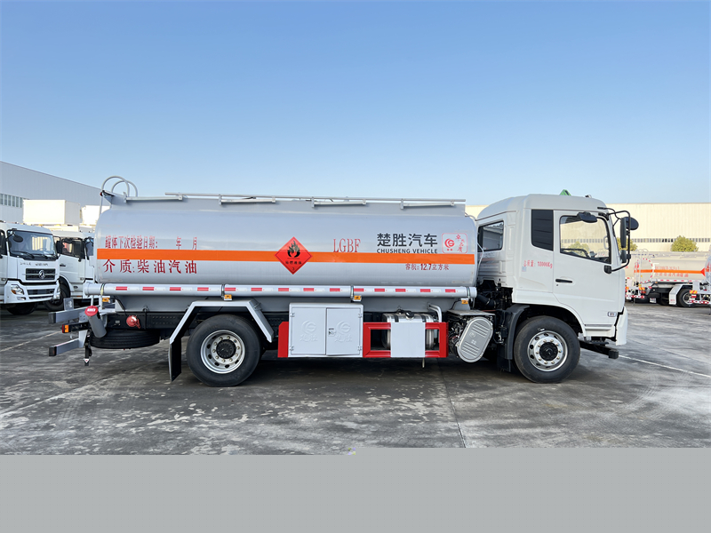 天錦12.7方油罐車