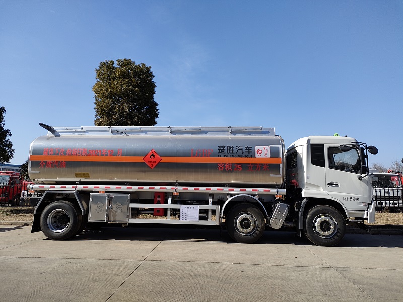 國(guó)六東風(fēng)天錦小三軸25立方米鋁合金油罐車