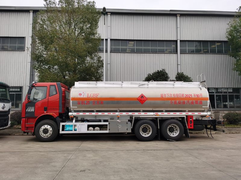 國六解放后八鋁合金油罐車