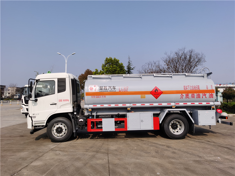 天錦單橋碳鋼柴汽油介質(zhì)油罐車